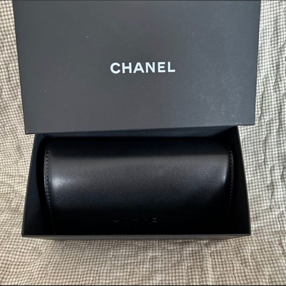 CHANEL:  Acetate Rectangle Sunglasses 5435 - black - Picture 6 of 9